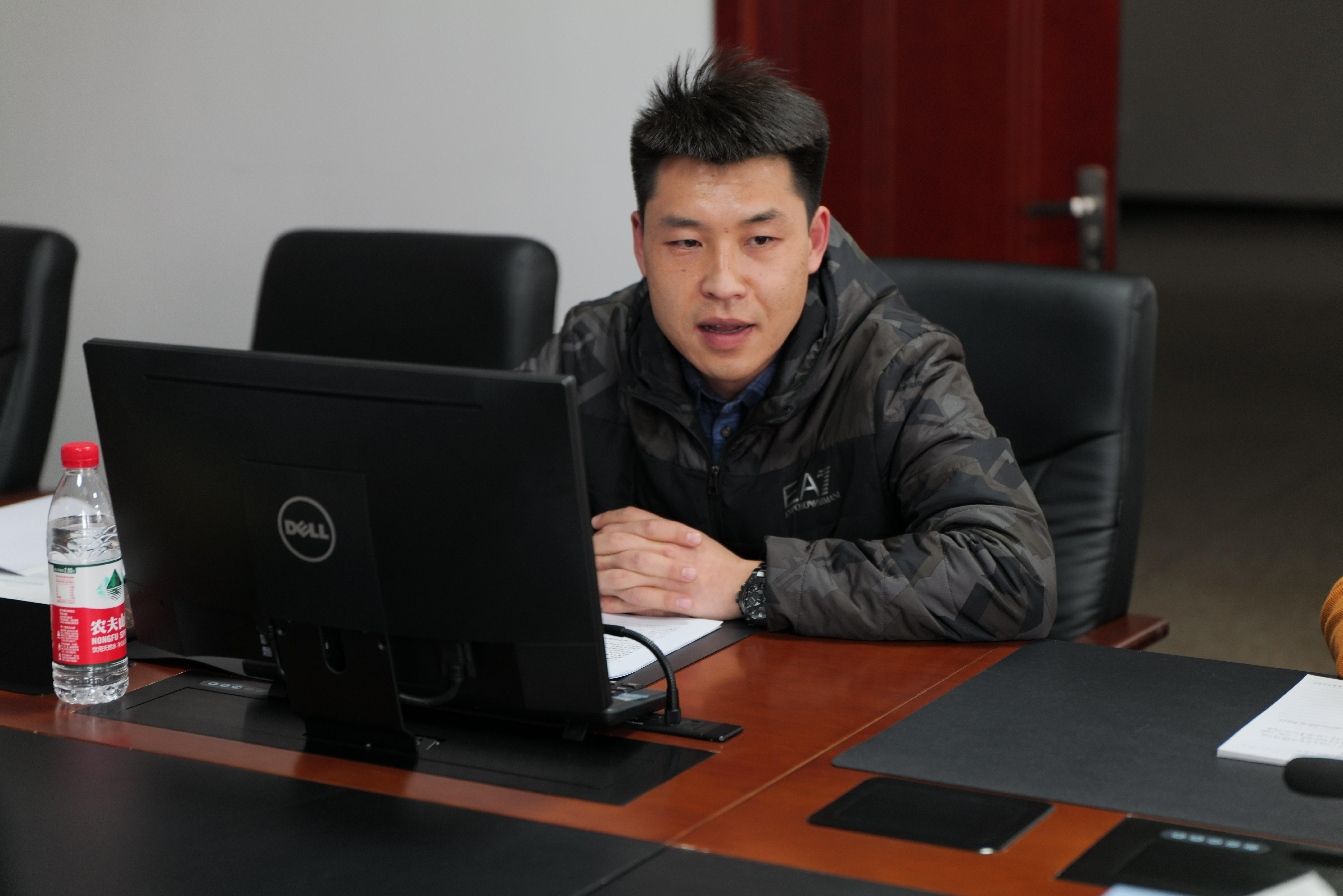 思政部关旭老师作辅导报告