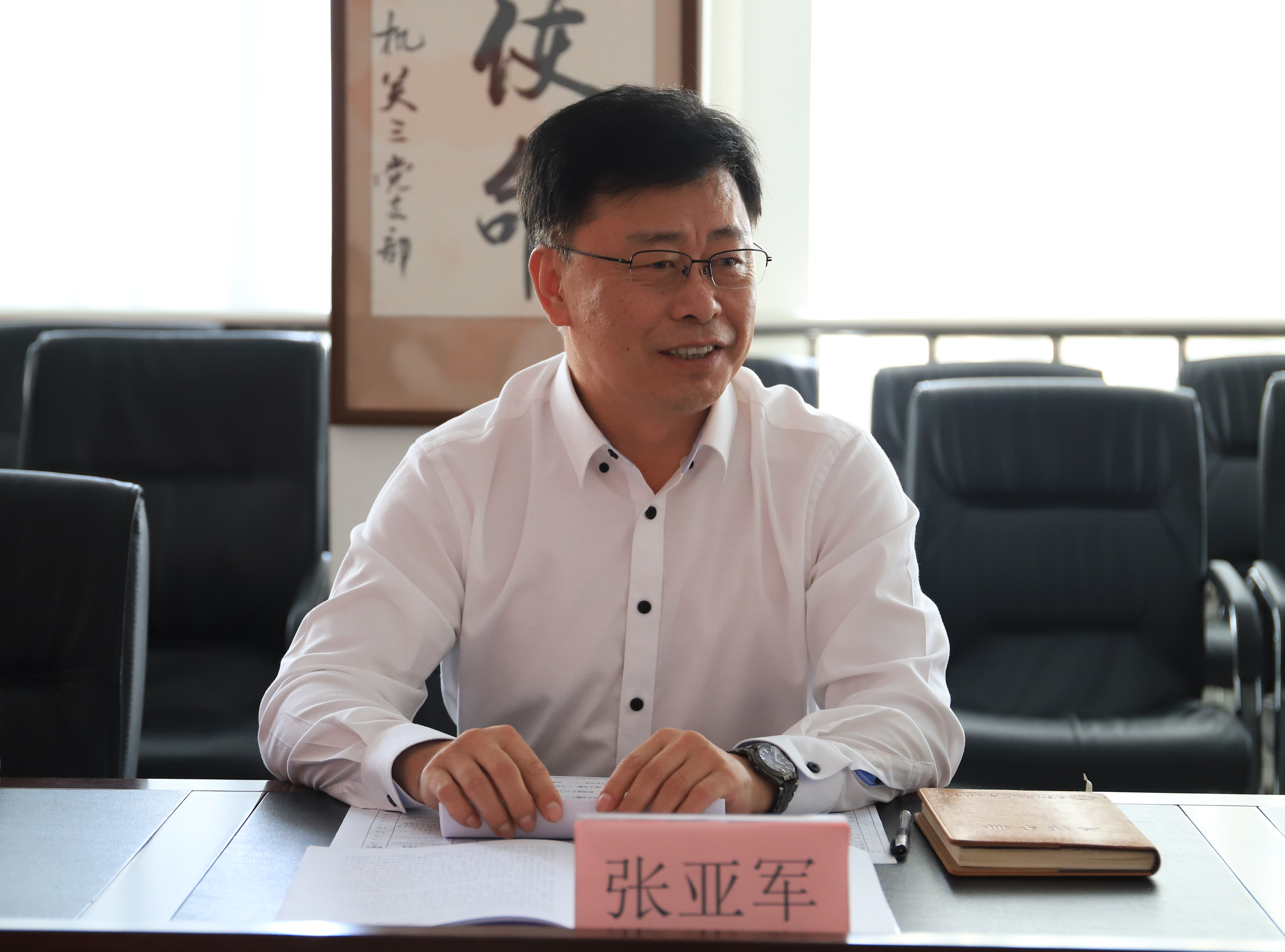 首页 新闻事件 > 正文开班仪式上,党委书记张亚军为新入职教师做岗前