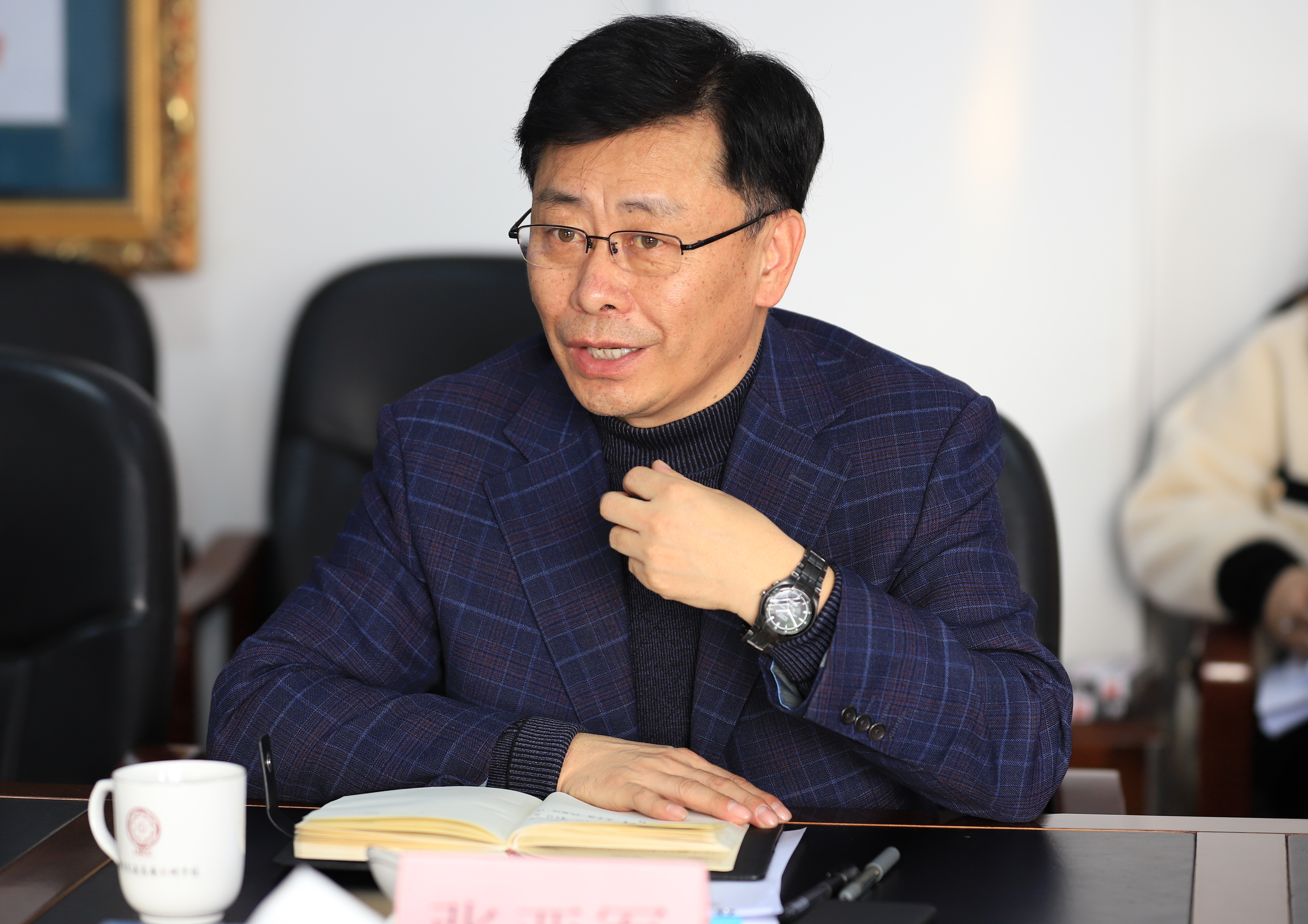 本次会议邀请学校老领导吕国栋,孙秋玉,高振双,赵文彬,英宝有,校友